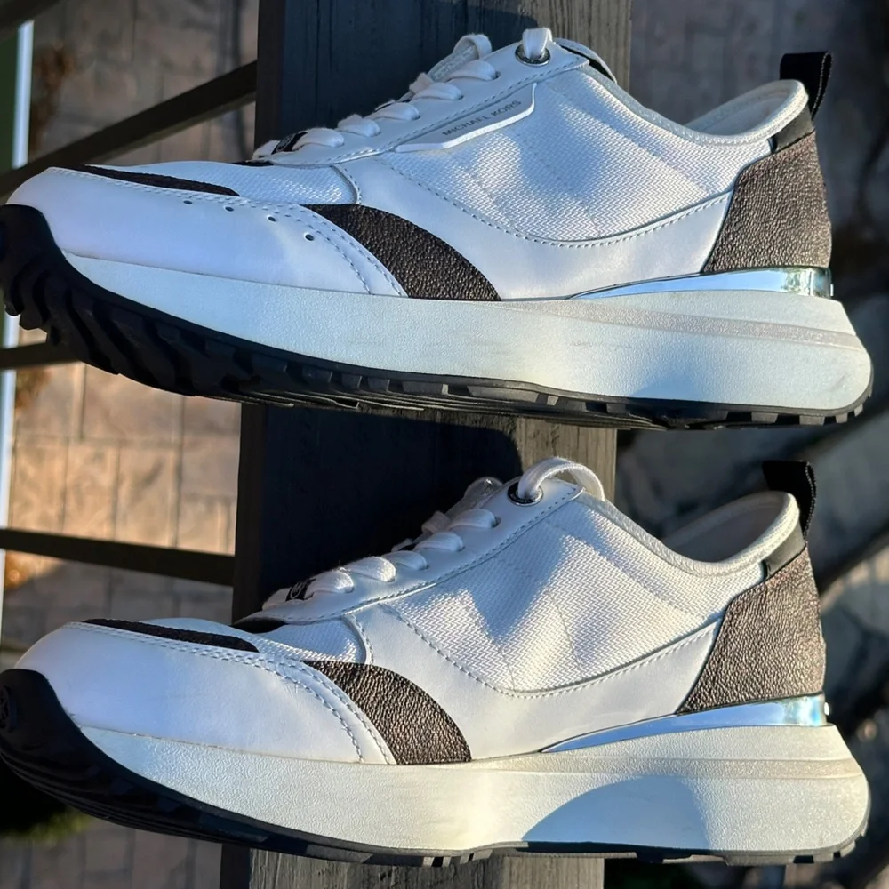 NEW Michael Kors White Casual Sneaker - Size US Womens 9.5